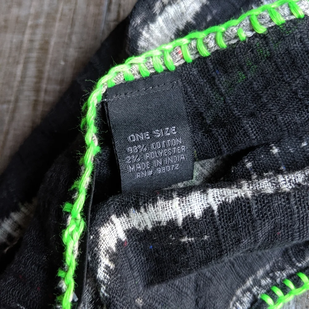 STEVE MADDEN Tie Dye Green Trim Scarf Wrap